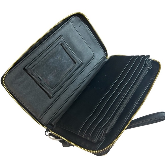 Betsey Johnson Leopard Heart Print Large
Zip Around Wallet Wristlet NWOT - Picture 3 of 4